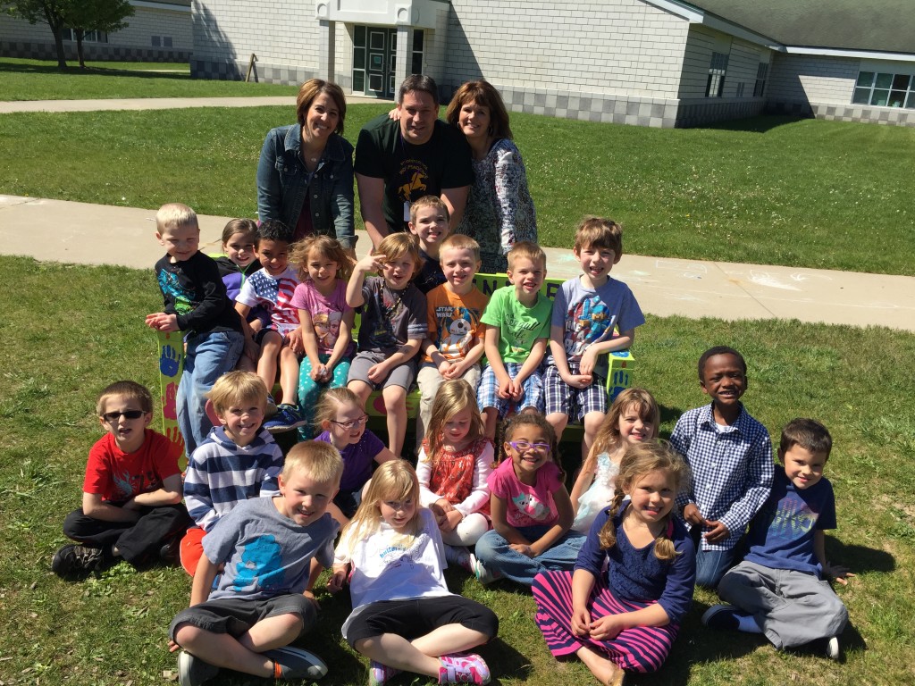 Fourth graders at Independence Elementary built a Buddy Bench for classmates. Photo provided