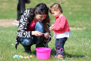 Paige Stockman puts all the rings from her Easter eggs on her thumb as her mom, Angie, goes through the rest of the eggs with her. Photo by Wendi Reardon Price