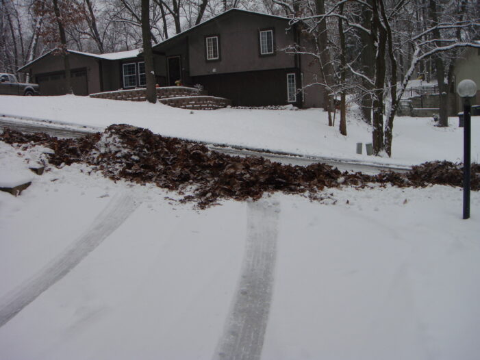 Letter to the Editor: Snow, leaves blocking driveway